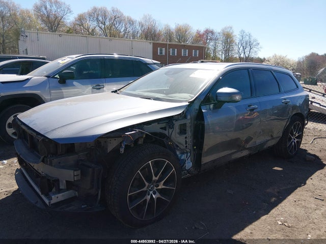 Volvo V90 Cross Country T6