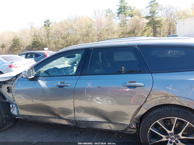 Volvo V90 Cross Country T6