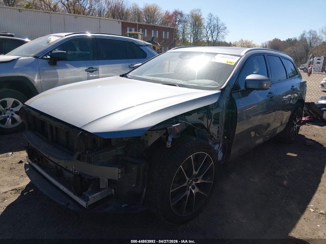 Volvo V90 Cross Country T6
