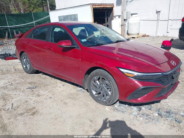 Salvage Hyundai ELANTRA Image