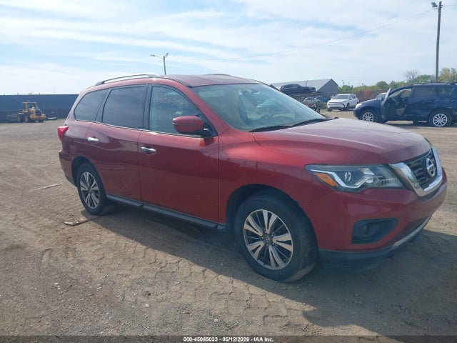 Salvage Nissan Pathfinder Image