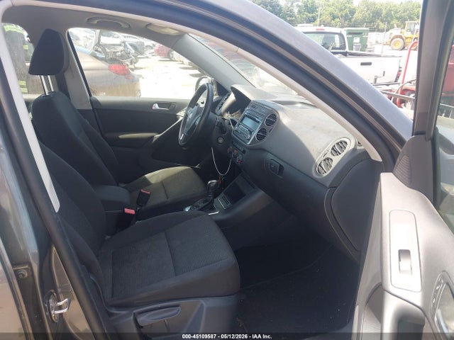 Volkswagen Tiguan S