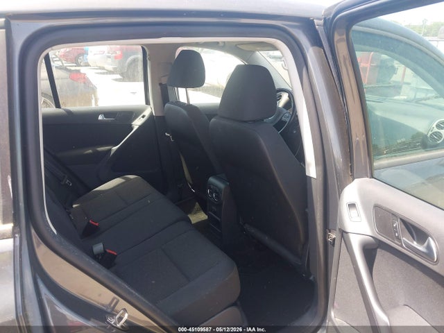 Volkswagen Tiguan S