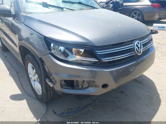 Volkswagen Tiguan S