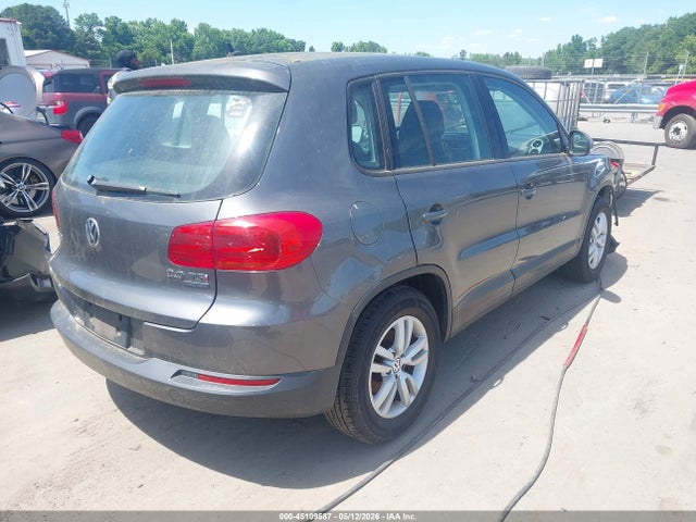 Volkswagen Tiguan S
