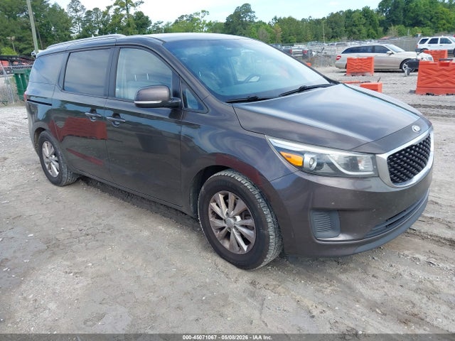 Salvage Kia Sedona Image