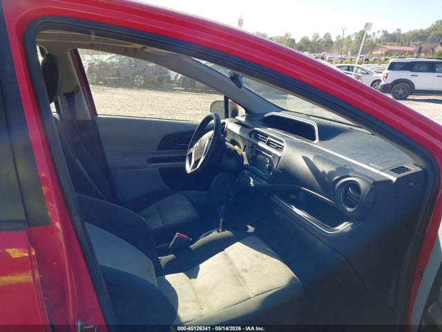Toyota Prius c Three