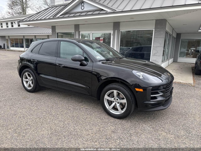 Salvage Porsche Macan Image