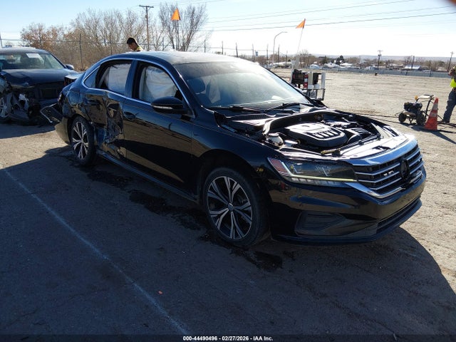 Salvage Volkswagen Passat Image