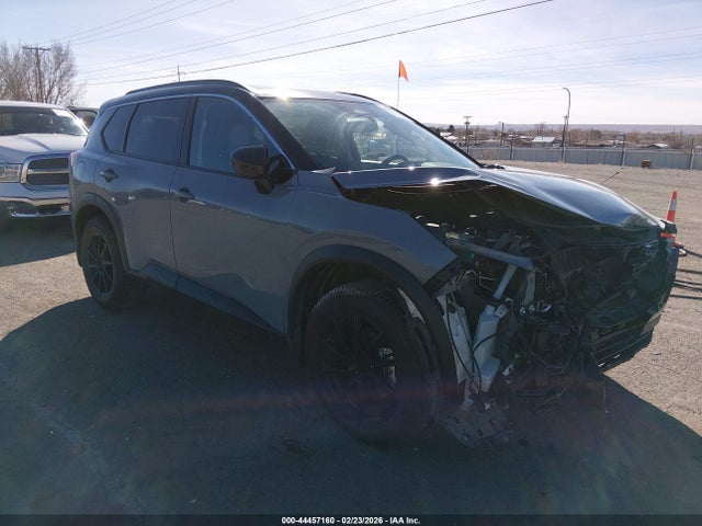 Salvage Nissan Rogue Image