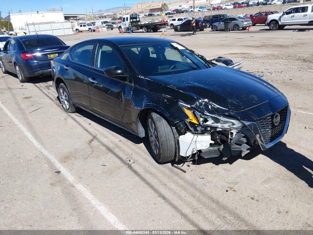 Salvage Nissan Altima Image