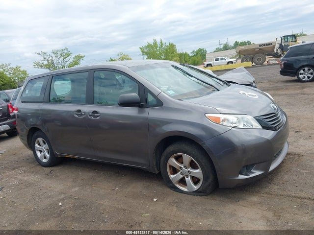 Toyota Sienna L V6 7 Passenger