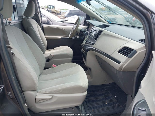 Toyota Sienna L V6 7 Passenger