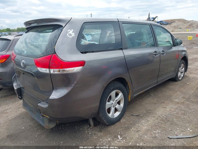 Toyota Sienna L V6 7 Passenger