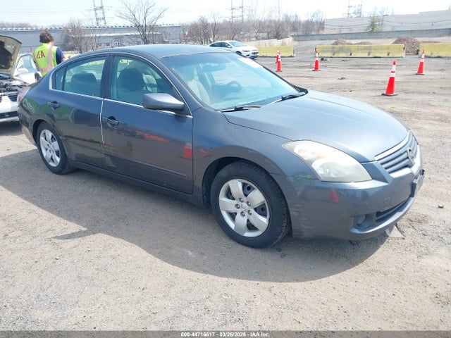 Salvage Nissan Altima Image