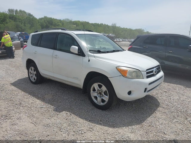 Salvage Toyota RAV4 Image