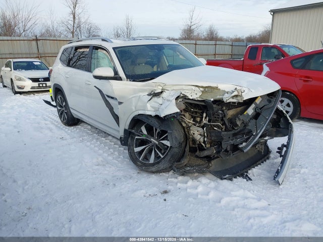 Salvage Volkswagen Atlas Image