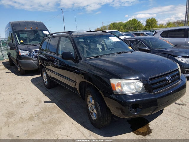 Salvage Toyota Highlander Image