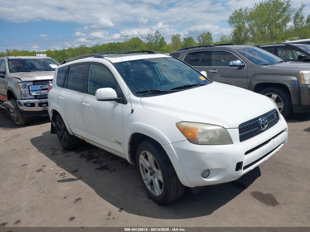 Salvage Toyota RAV4 Image