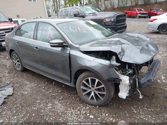 Salvage Volkswagen Jetta Image