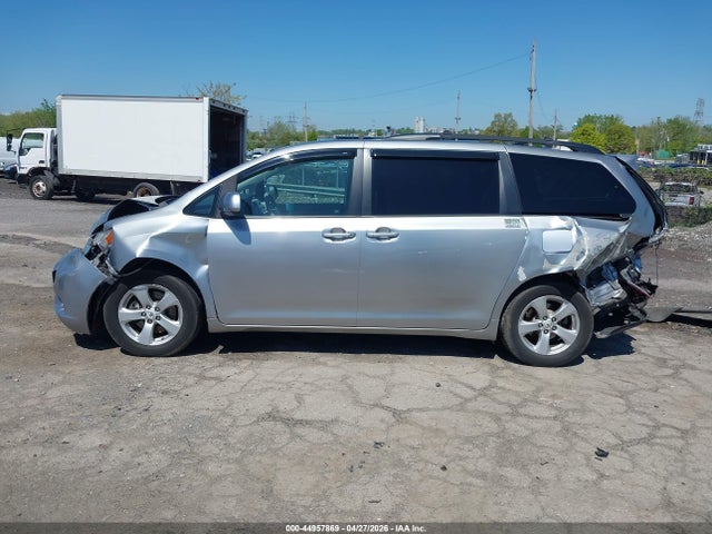 Toyota Sienna Le V6 8 Passenger