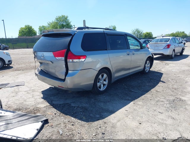 Toyota Sienna Le V6 8 Passenger