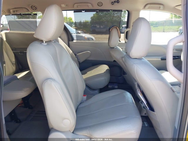 Toyota Sienna Le V6 8 Passenger