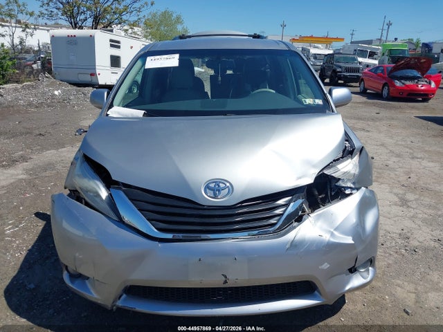 Toyota Sienna Le V6 8 Passenger