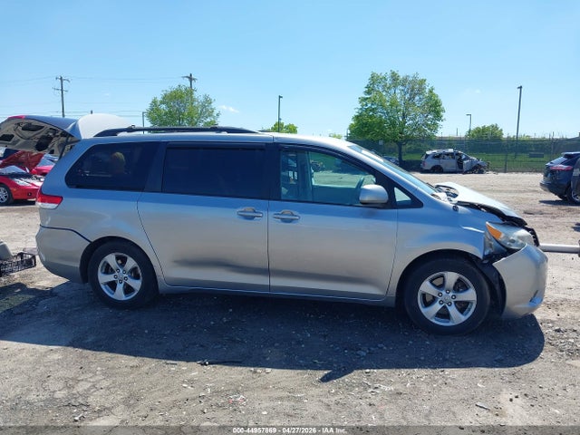 Toyota Sienna Le V6 8 Passenger