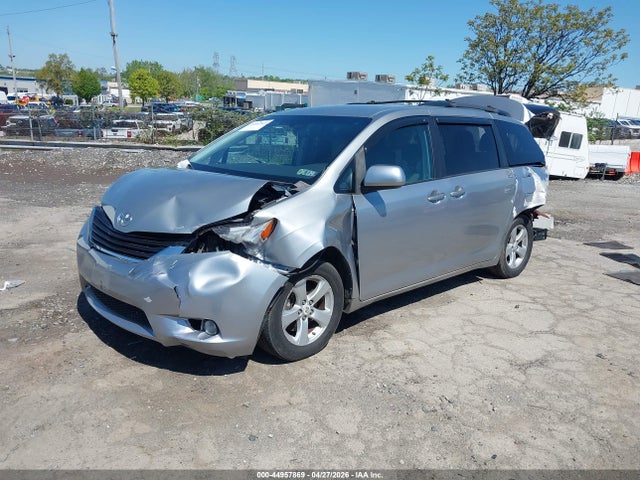 Toyota Sienna Le V6 8 Passenger
