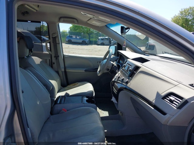 Toyota Sienna Le V6 8 Passenger