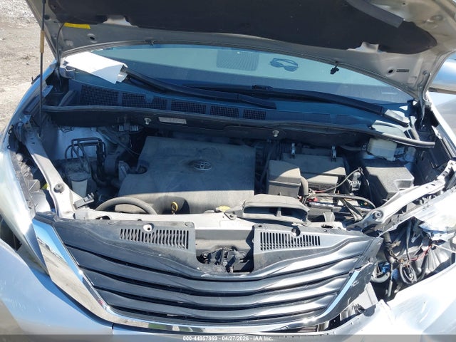 Toyota Sienna Le V6 8 Passenger