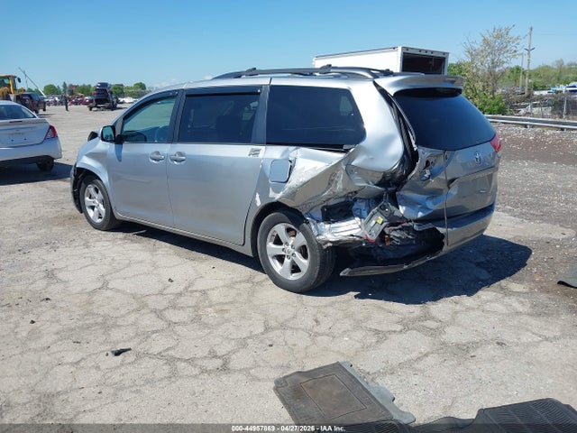 Toyota Sienna Le V6 8 Passenger