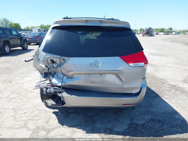 Toyota Sienna Le V6 8 Passenger