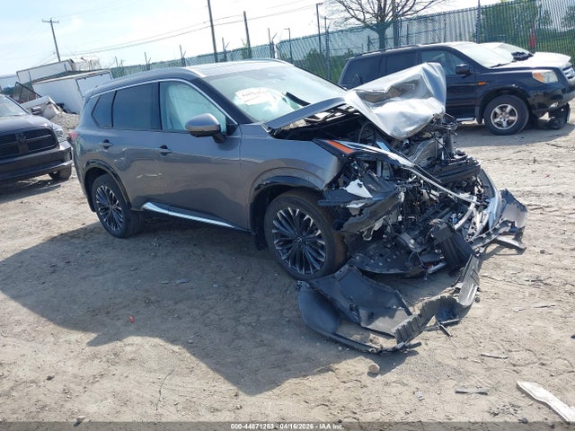 Salvage Nissan Rogue Image