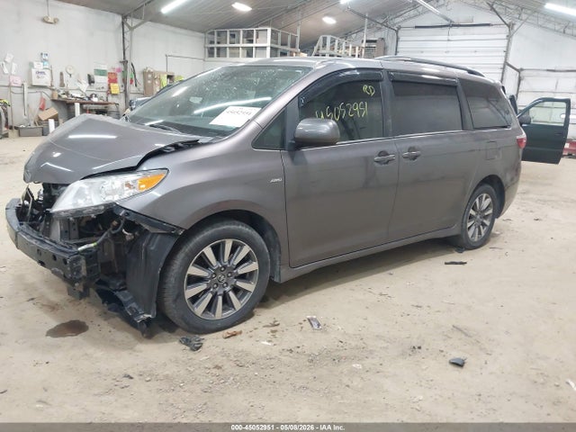 Toyota Sienna Le