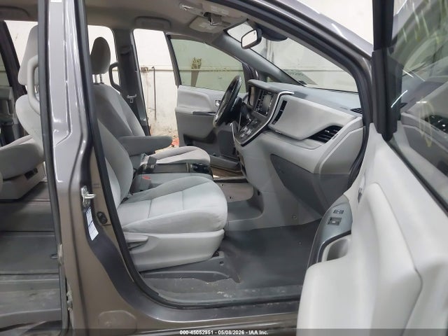 Toyota Sienna Le