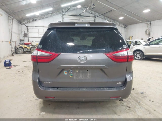 Toyota Sienna Le