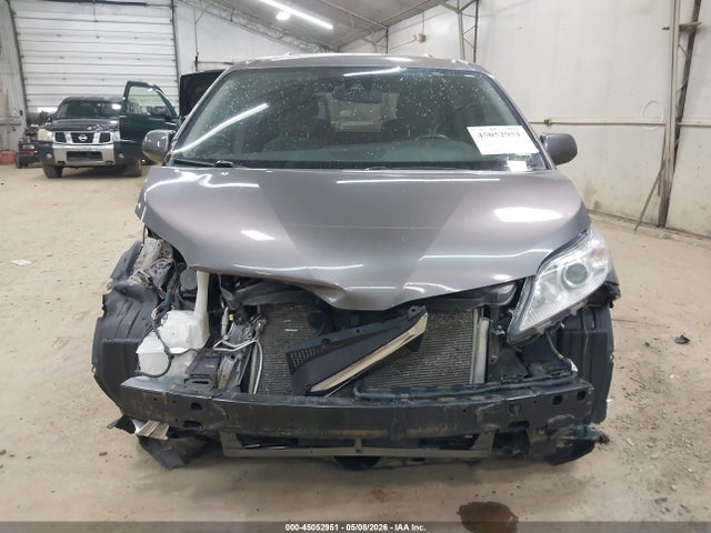 Toyota Sienna Le