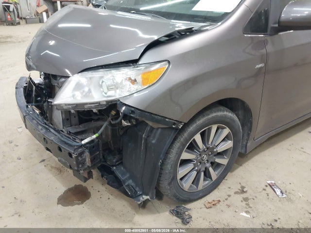 Toyota Sienna Le