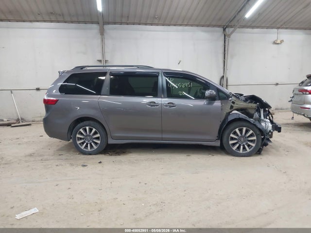 Toyota Sienna Le