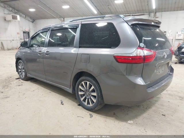 Toyota Sienna Le