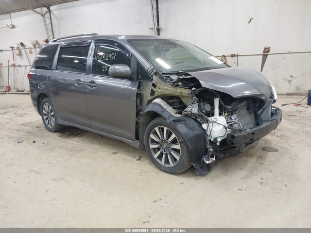 Salvage Toyota Sienna Image