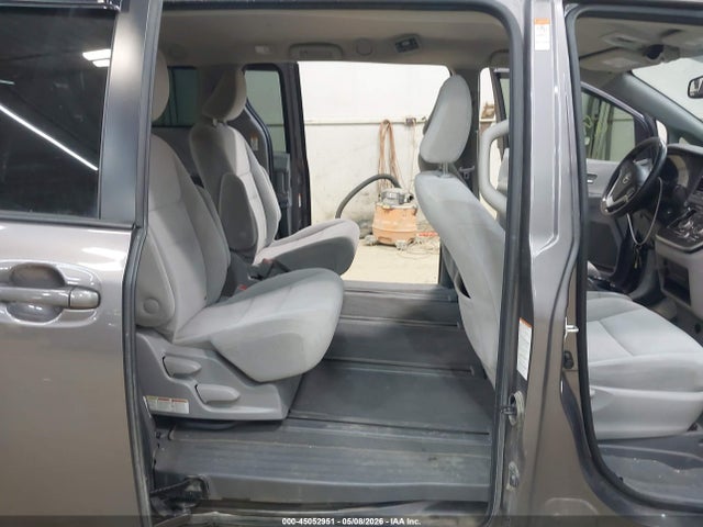 Toyota Sienna Le
