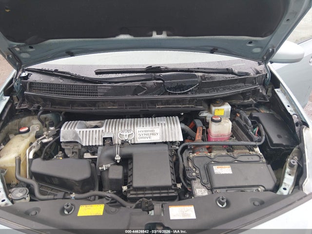 Toyota Prius v Three