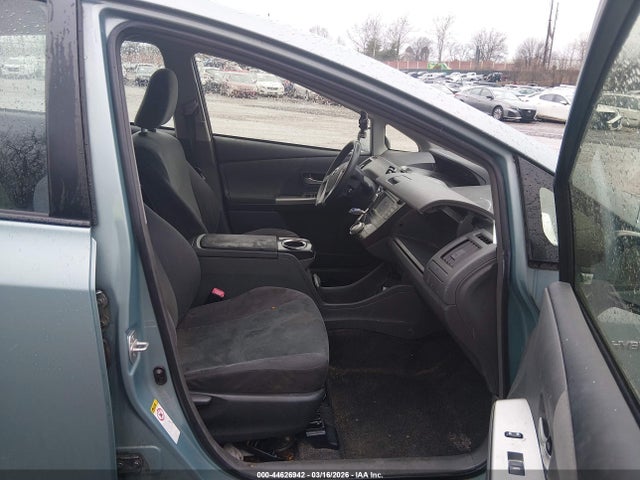 Toyota Prius v Three