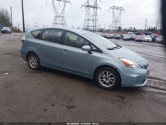Salvage Toyota Prius v Image