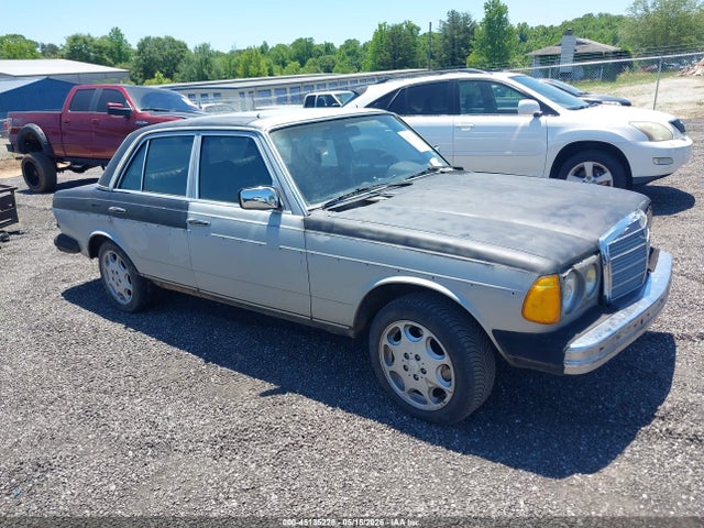 Salvage Mercedes-Benz 300 Image