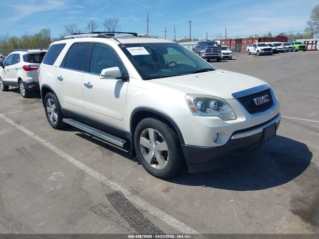 Salvage GMC Acadia Image