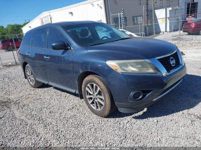 Salvage Nissan Pathfinder Image